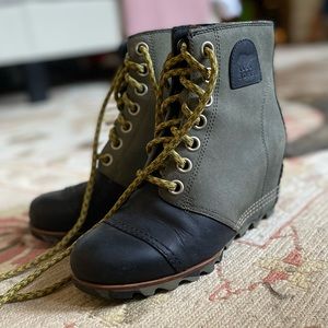 Sorel Women’s Joan of Ark Wedge Winter Boot - size 7.5, like new